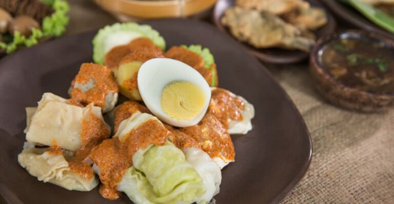 Rekomendasi-10-Makanan-Enak-Asli-Bandung-yang-Bisa-Kamu-Dapatkan-di-Tokopedia (1)