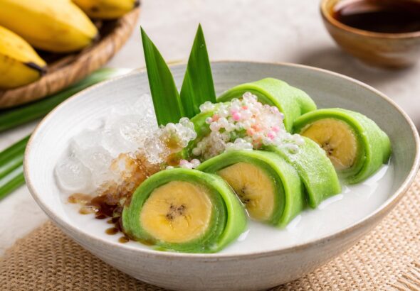 Cara Bikin Es Pisang Ijo Saus Vla Santan Manis Gurih Khas Makassar yang Legit